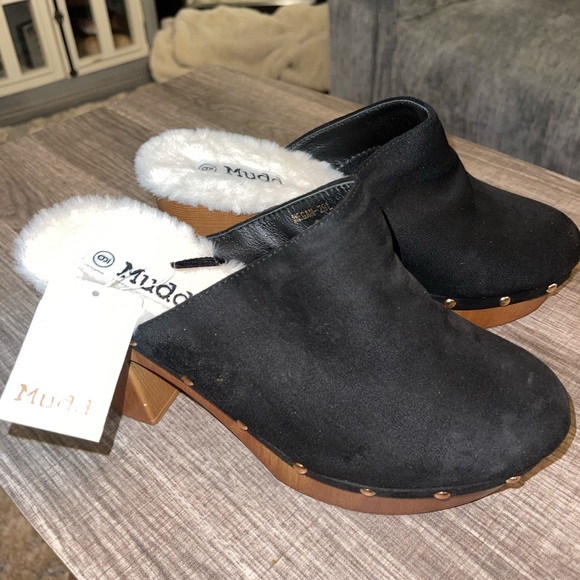 Mud - Megan Black Studded Soft Faux Fur
Chunky Brown Heels Clogs Size 9. New - Picture 9 of 9